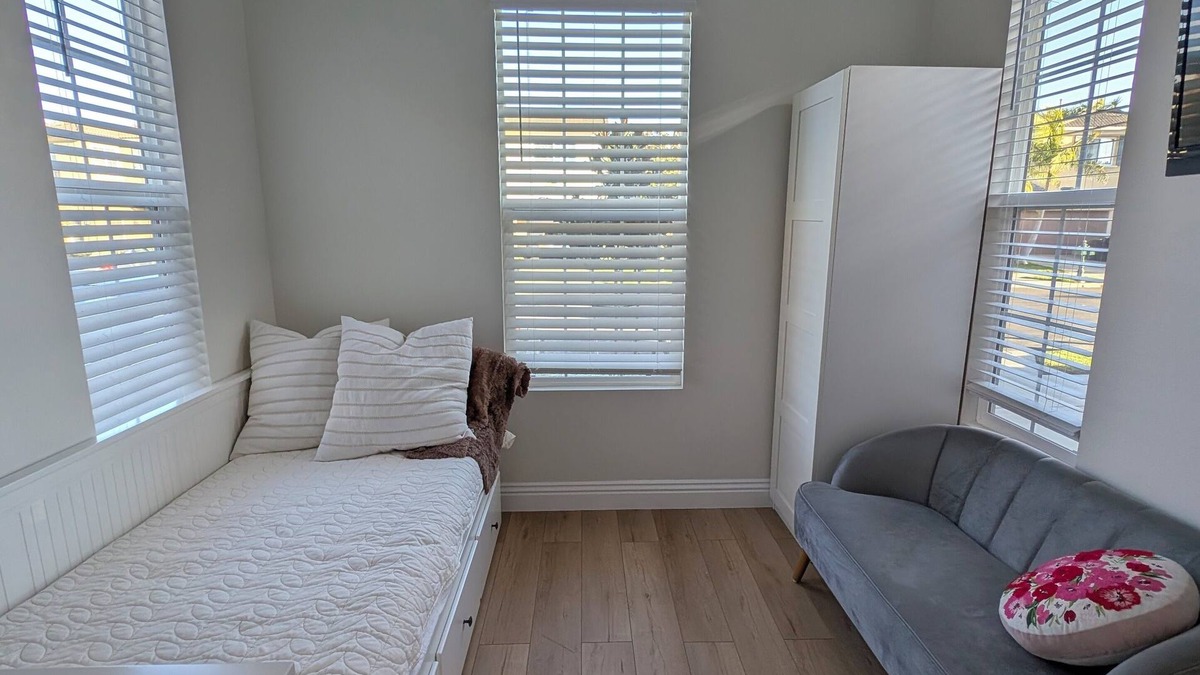 Oak Creek House | Charming private room with own entrance, AC, WiFi, Chromecast in Irvine