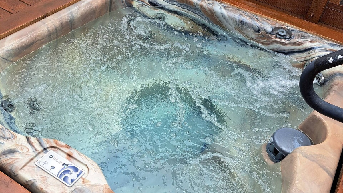 Humboldt Hill Apartment | Charming Private Studio with hot tub.