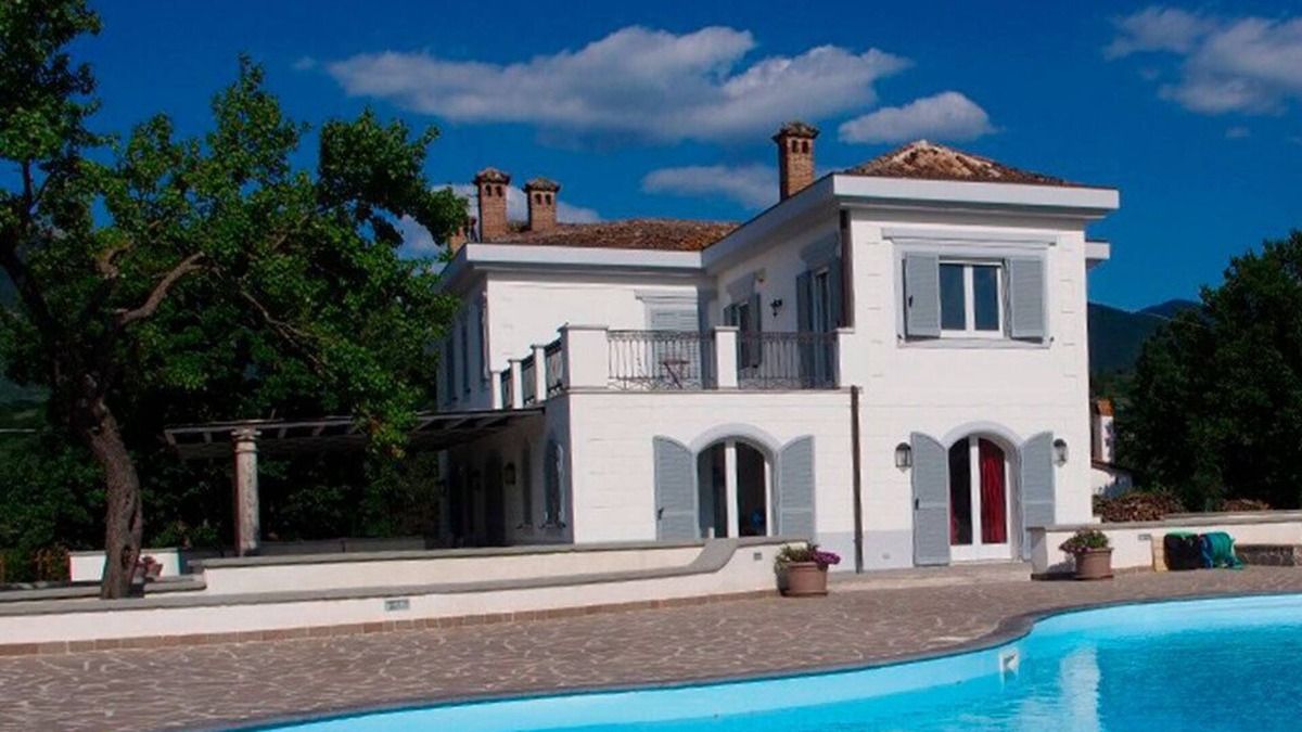 Melizzano Villa | Charming property surrounded by beautiful country landscape