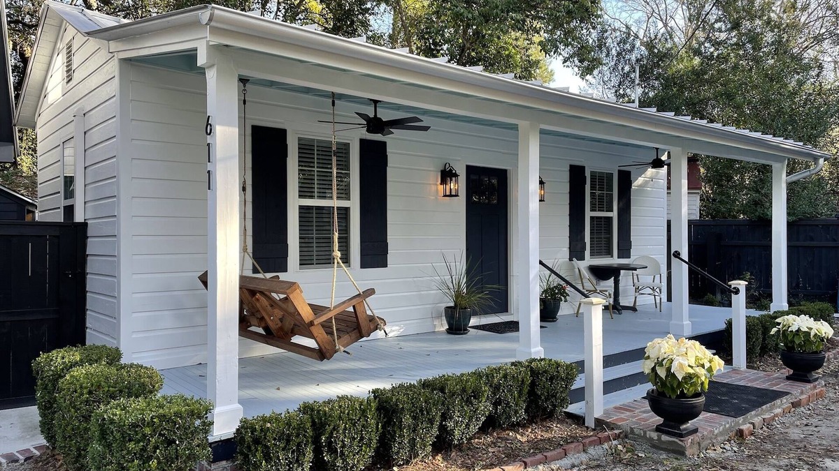 Summerville Historic District Cottage | Charming & Quaint - Fully Restored Historic Cottage at Camellia Cottages