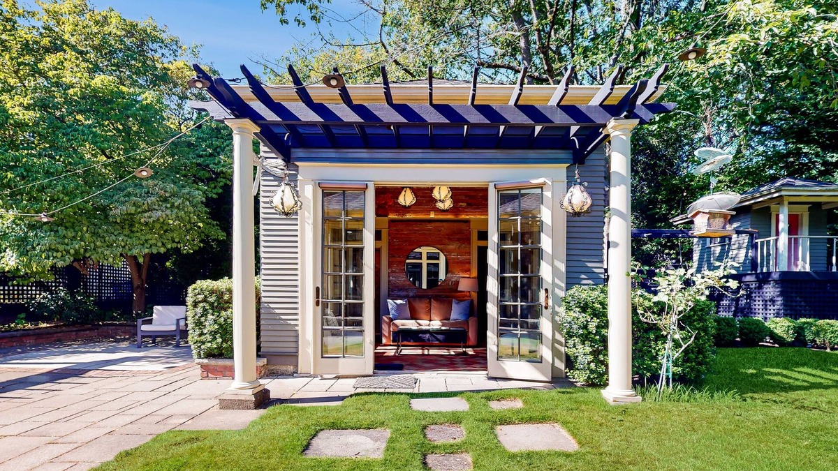 Queen Anne Apartment | Charming Queen Anne Studio w/Serene Garden, 1 Block to Kerry Park