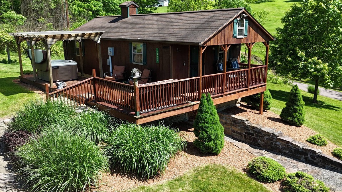 Confluence Cabin | Charming, quiet cabin with NEW private hot tub!