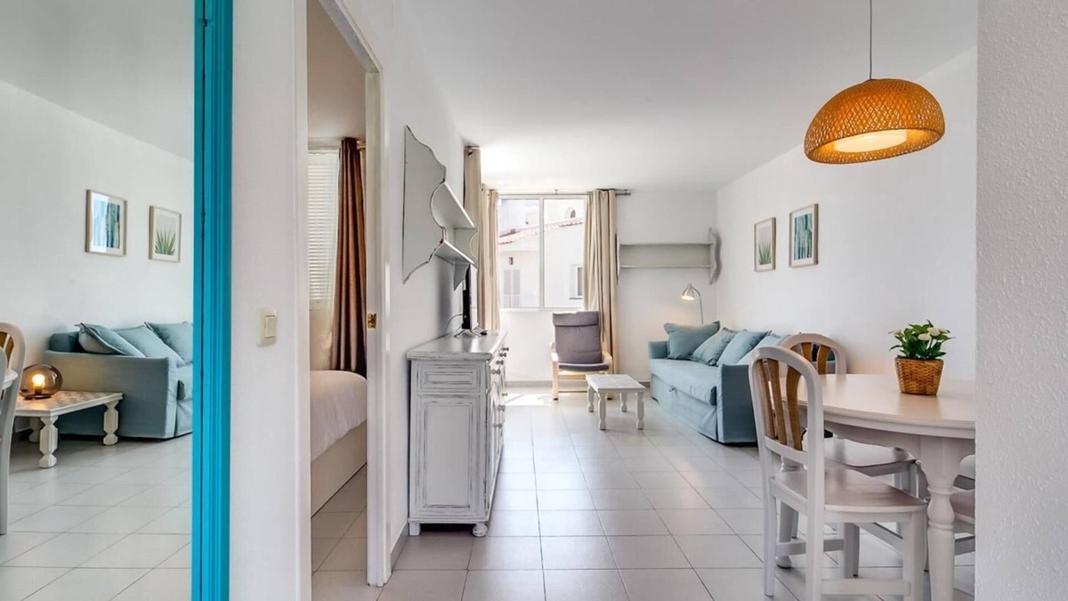 Sant Pol De Mar Apartment | Charming, quiet and bright sea-side apartament