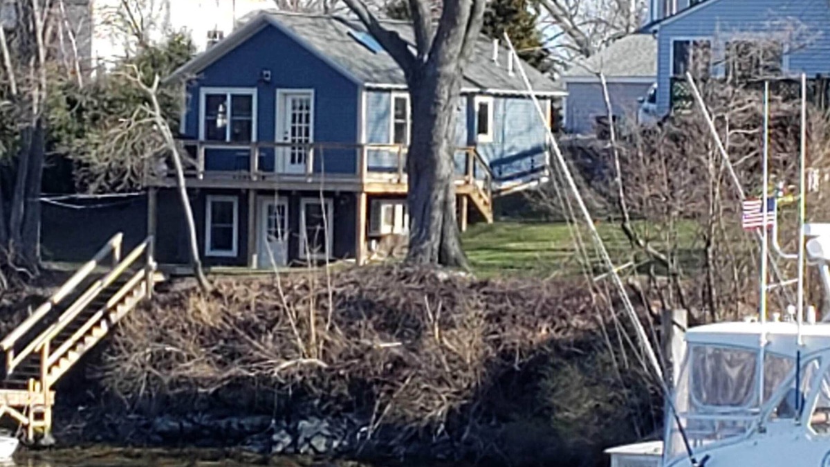 Kittery Cottage | Charming, quiet waterfront cottage with WiFi, parking, on island by Portsmouth