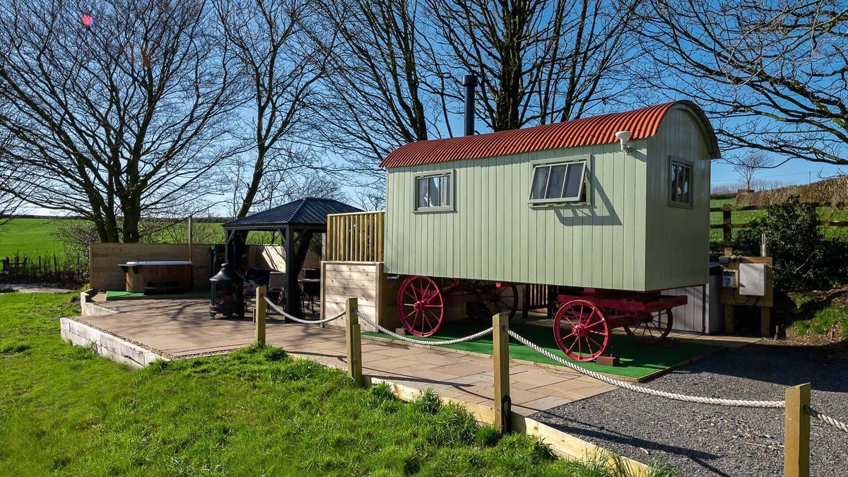 Stoke Rivers Cabin | Charming quirky couple and dog friendly countryside bolt hole, with private hot tub and communal gam