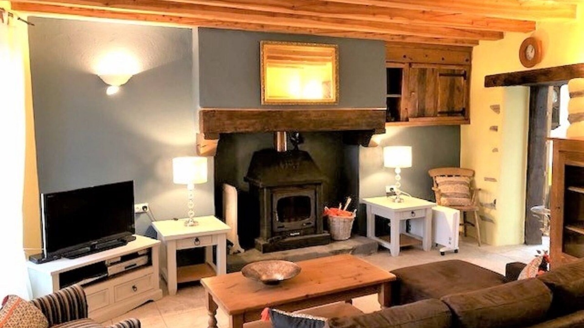 Chateauneuf-du-Faou Cottage | Charming Rural Cottage just 100m from the Nantes - Brest Canal