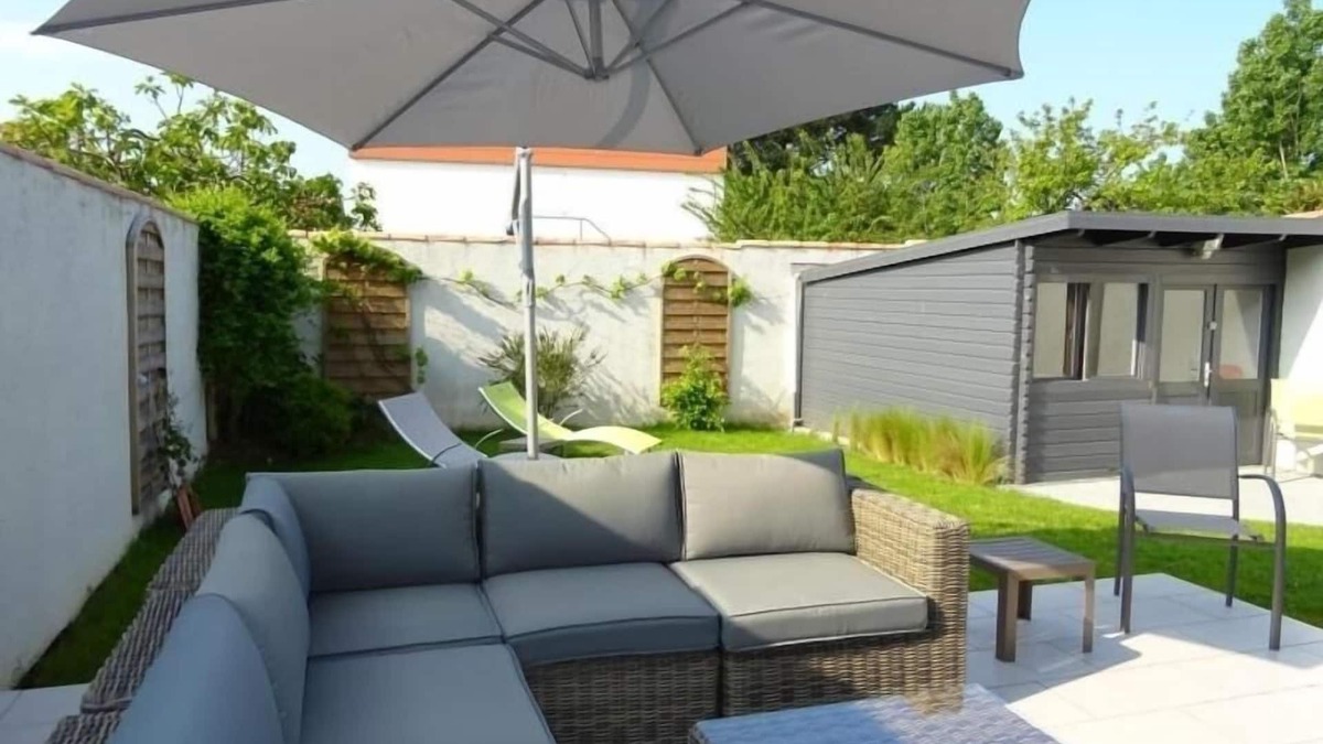 Les Sables d'Olonne Cottage | Charming Renovated Townhouse with Private Garden, 2 km from Sables d'Olonne Center