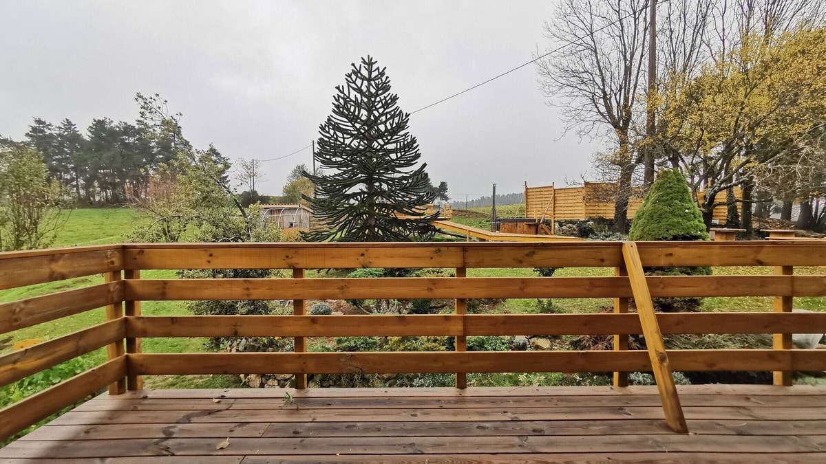 Monistrol-sur-Loire Bed & Breakfast | Charming Retreat with Private Terrace, Jacuzzi, and Wellness Massages near Lyon