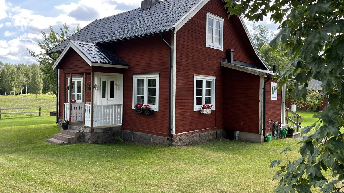 Vimmerby Villa | Charming red cottage by the golf course – near Vimmerby and Astrid Lindgren's World | SE05090