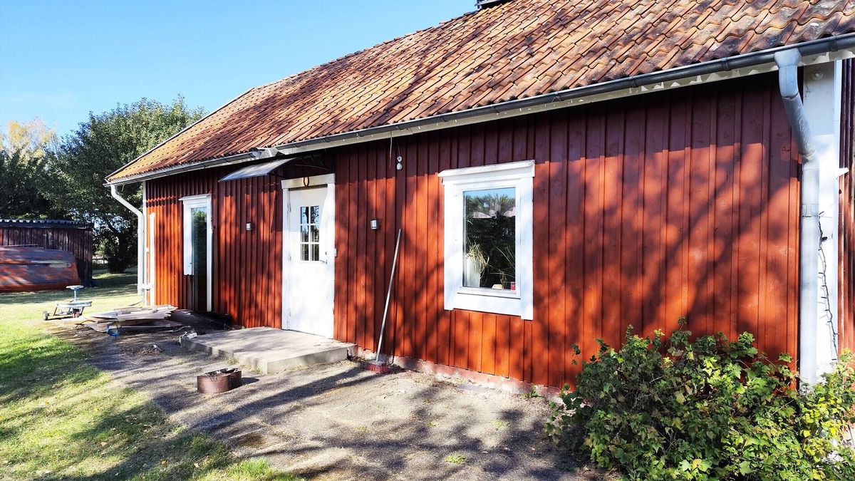 Vaderstad Ski Chalet | Charming red cottage in Väderstad – quiet country idyll near Tåkern | SE10024