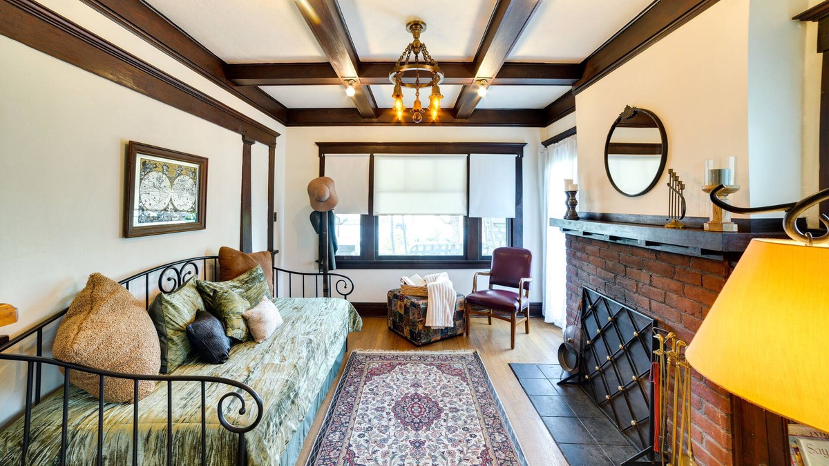 Redlands Apartment | Charming Redlands Duplex Near Park w/Shared Yard