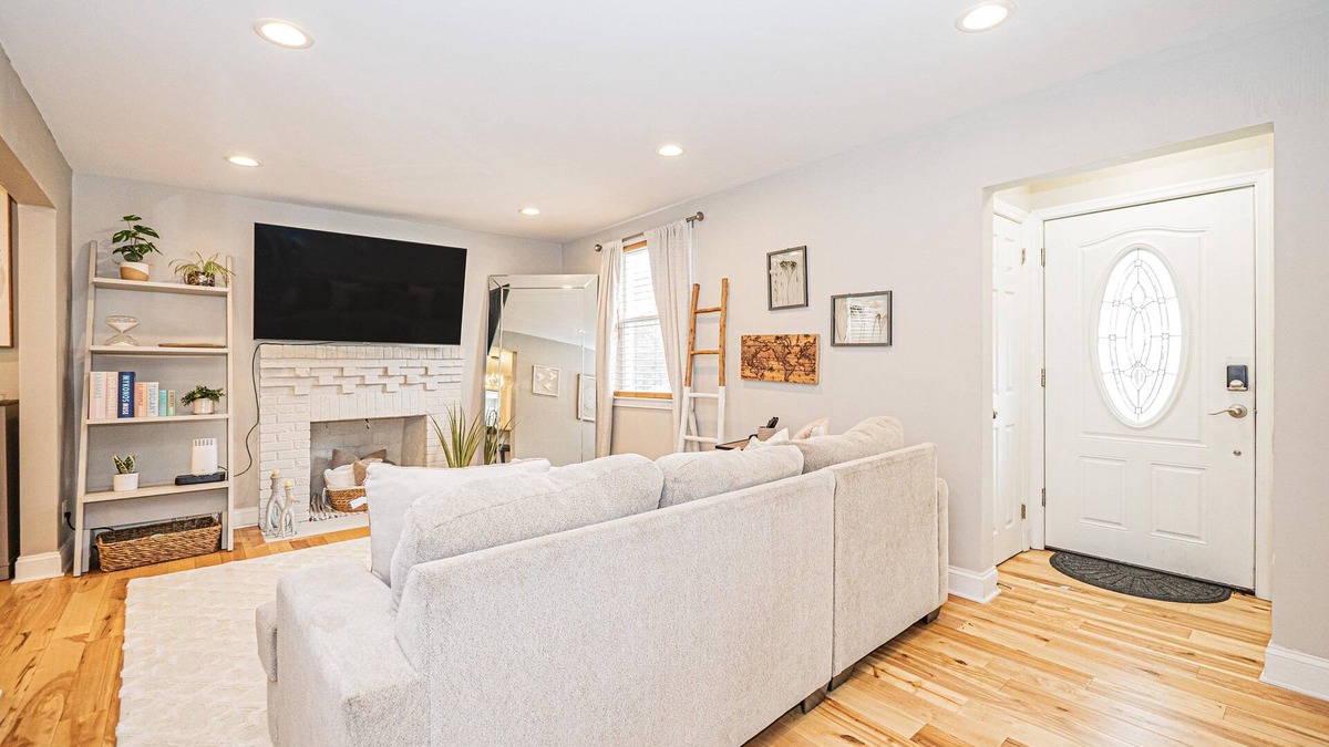 District Heights House | Charming & Relaxing 3BR Family-Friendly Stay in MD