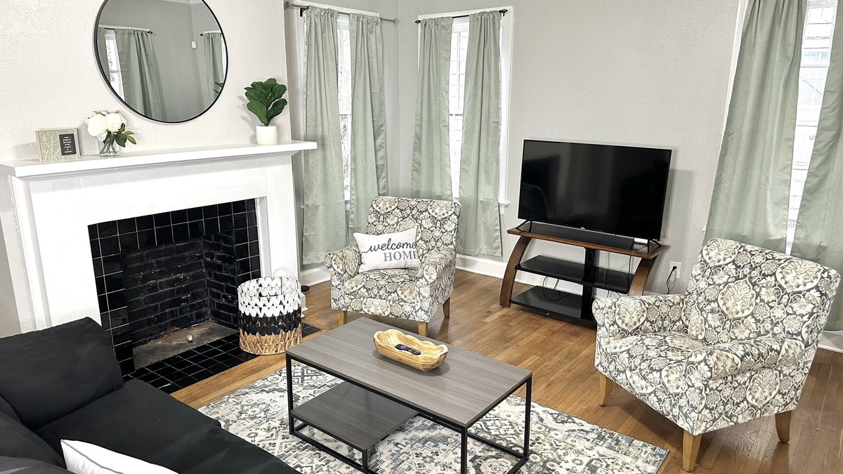 Fondren House | Charming & Relaxing Fondren Home Sleep 6