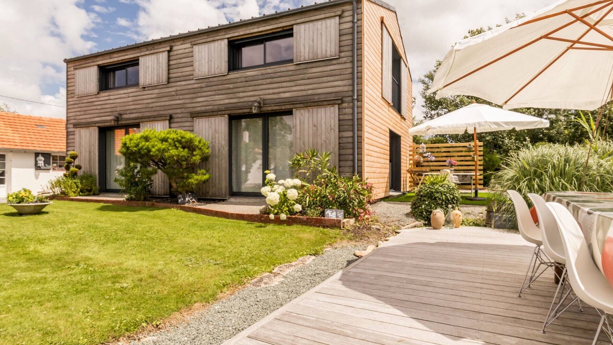Villeneuve-en-Retz Cottage | Charming Renovated Barn with Pool and WiFi