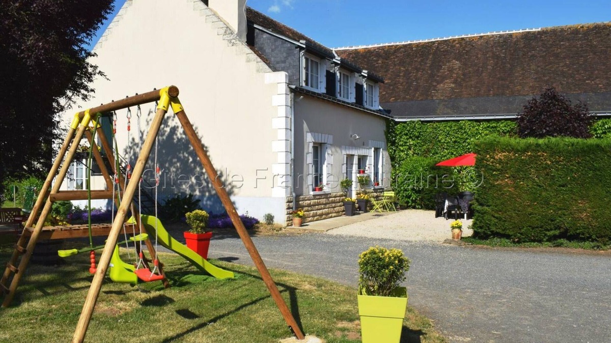 Beaumont-la-Ronce Cottage | Charming Renovated Country House, Close to Loire Valley Castles, Bikes, Garden, Wi-Fi