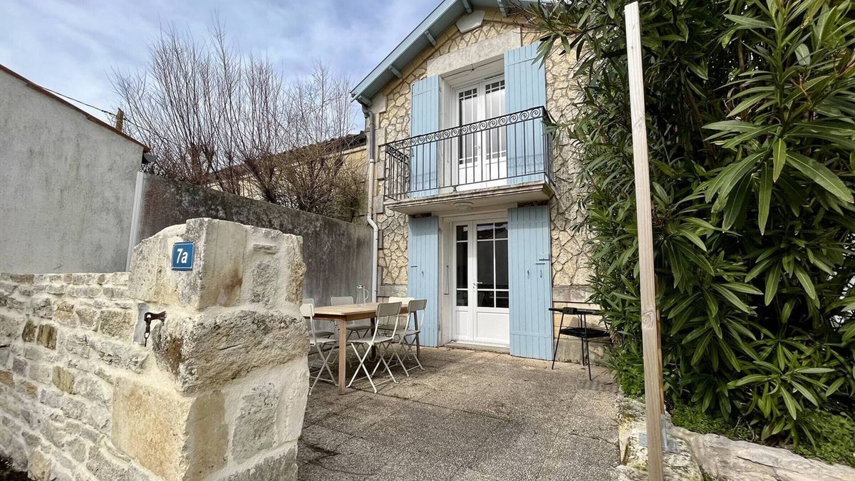 La Bree-les-Bains House | Charming Renovated House with Terrace Near Beach - 2 Bedrooms, On-Site Parking, Sleeps 4