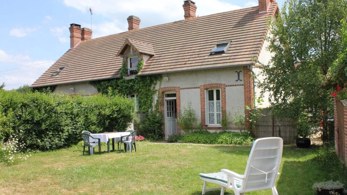 Neung-sur-Beuvron Cottage | Charming Renovated House with Spacious Garden near Château de Chambord and Beauval Zoo