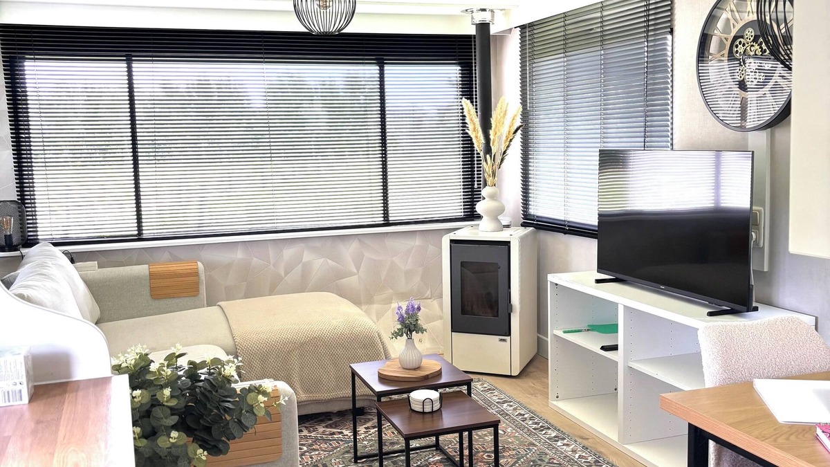 Municipality of Heerhugowaard House | Charming, renovated mobile home on a spacious, green plot