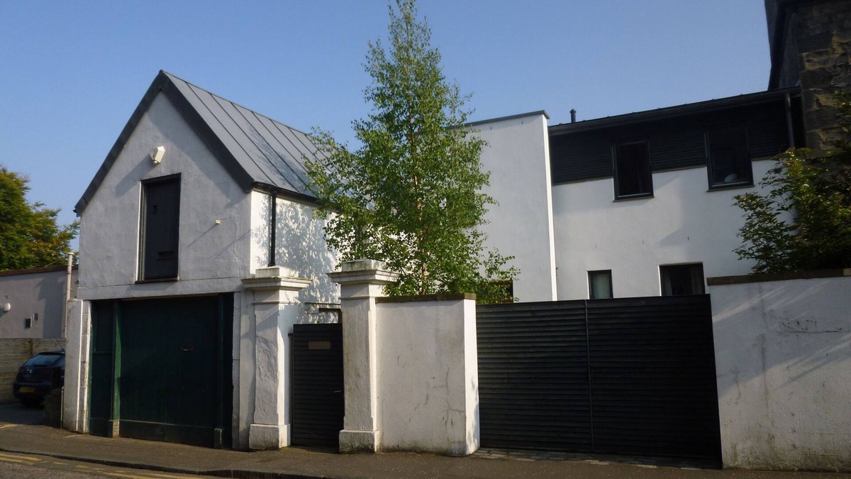 Newington Apartment | Charming Renovated 19th-century Coach House