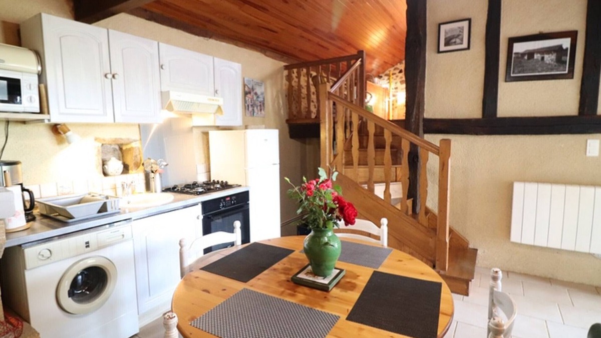 Maurs Cottage | Charming Renovated Cottage with Terrace, Garden & Fireplace, Near Medieval Maurs - Sleeps 4