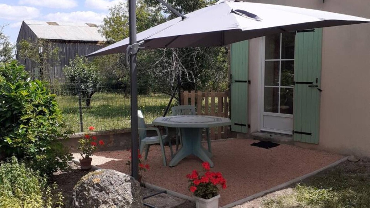 Neuvy Cottage | Charming Renovated Cottage with Private Terrace, Solar Heating, and Pet Friendly