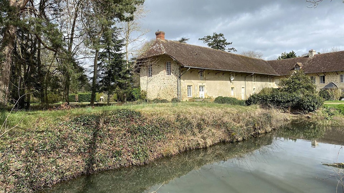 Saint-Christophe-le-Jajolet Cottage | Charming Renovated Farmhouse with Garden, Near Château and Forest Trails
