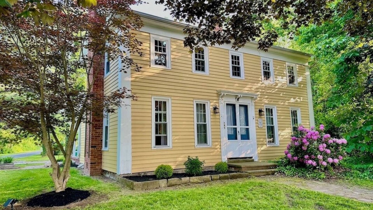 Madison House | Charming renovated historical farmhouse in the heart of wine country!