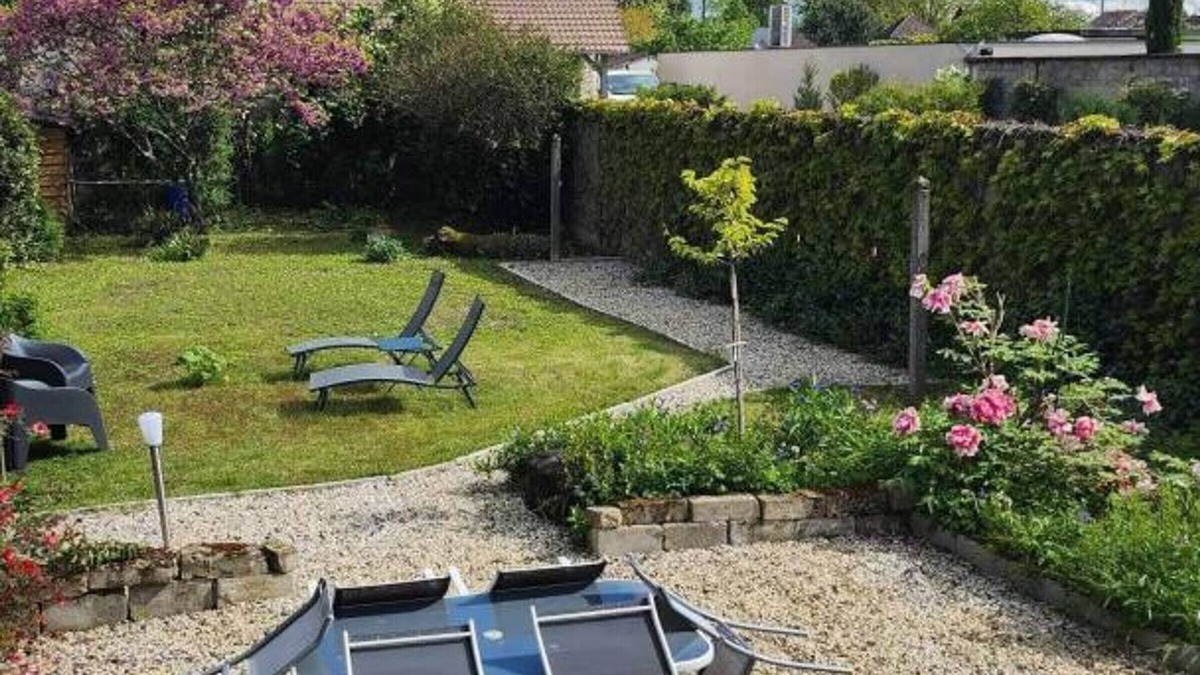 Moulins Cottage | Charming Renovated House with Garden & Modern Comfort, Near Historic Moulins