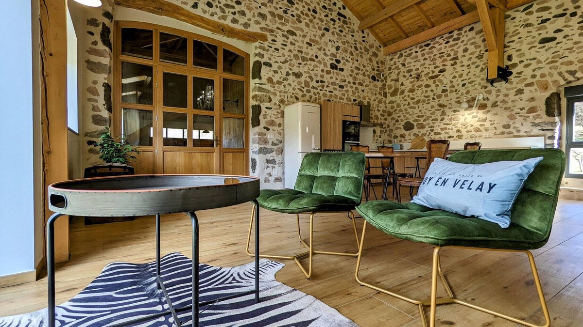 Le Monteil Cottage | Charming Renovated Stone House near Puy-en-Velay – Historic Decor & Comfort