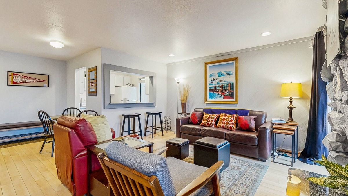 Warm Springs Condo | Charming Resort Condo with Shared Hot Tub - Walking Distance to Ski Lifts