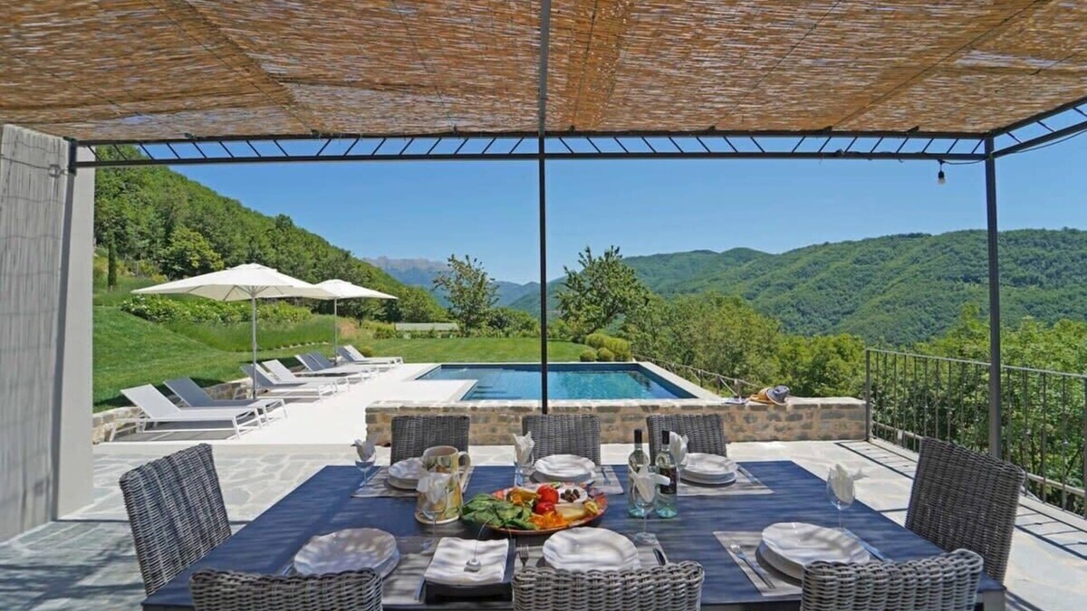Licciana Nardi Villa | Charming Restored Farmhouse With Ample Spaces To Relax