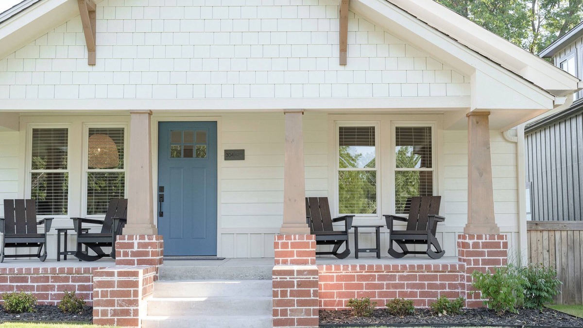 Broken Arrow Cottage | Charming Restored Craftsman-Walk to Dining-Shops- in Rose District