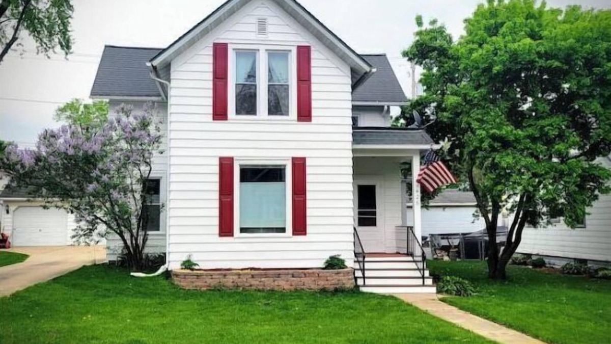 Fort Atkinson House | Charming Restored 1891 House