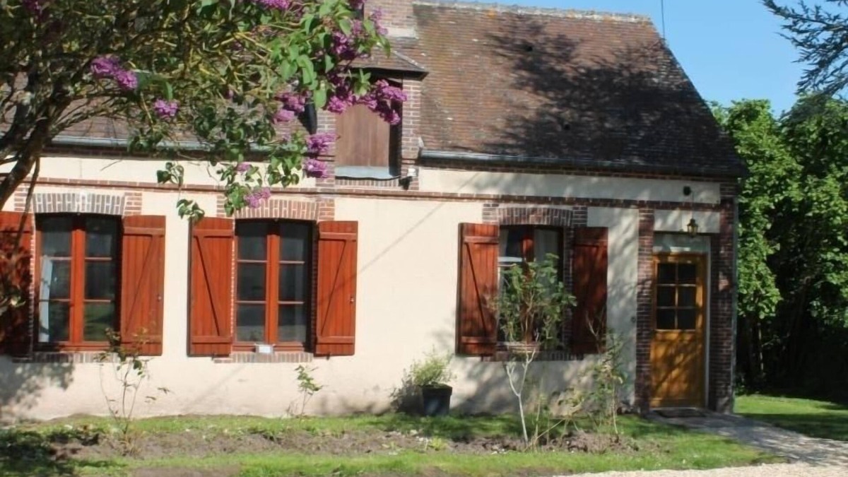 Dampierre-sur-Avre Cottage | Charming Retreat: Cozy & Renovated Cottage, Fireplace, Garden & Bikes, Near Normandy