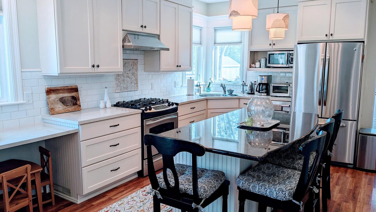 Chelsea House | Charming Retreat Downtown Chelsea 4 bed 2 bath