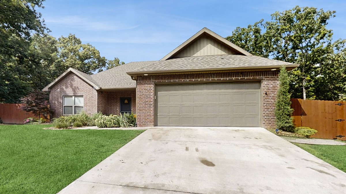 Bella Vista House | Charming retreat home w/disc golf gear, gourmet kitchen, & a spacious backyard