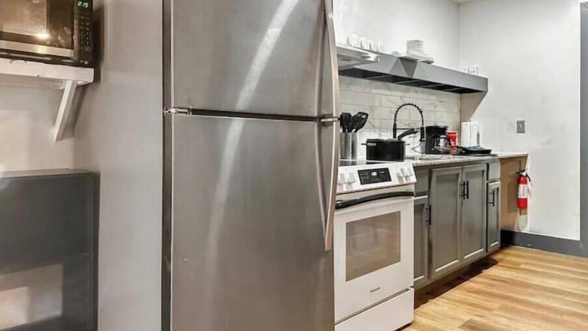 Pryor House | Charming Retreat home with Private Yard in Pryornn