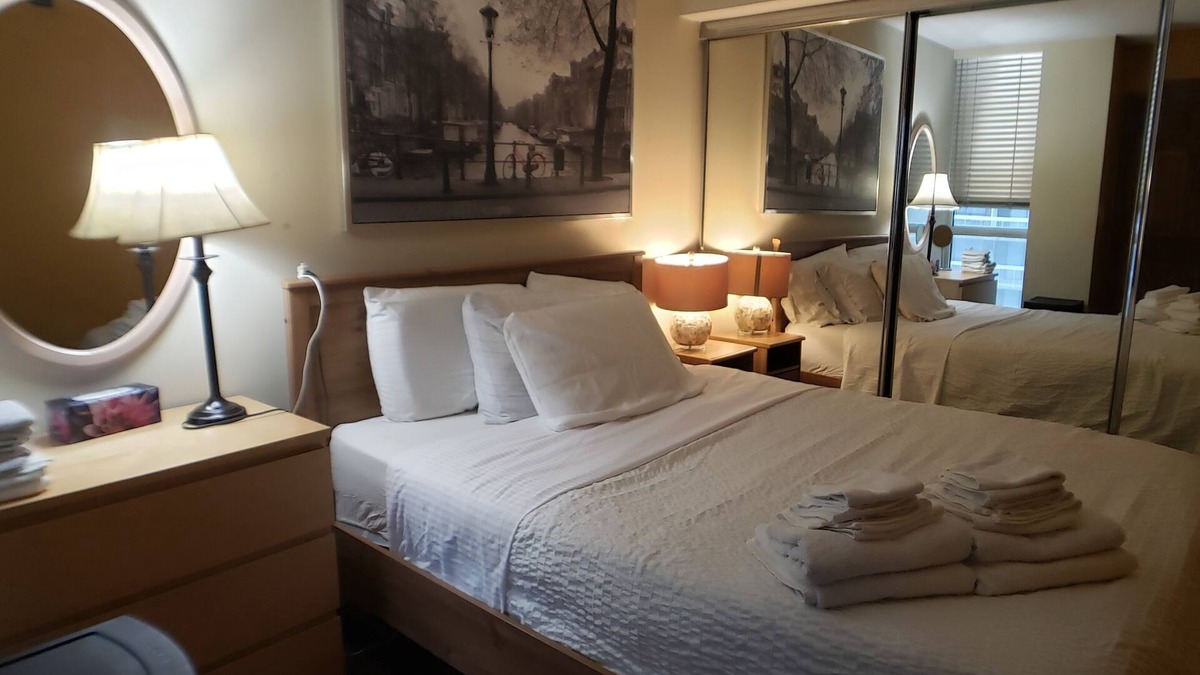 Church and Wellesley Condo | Charming Retreat Just Moments from Dundas Square & the Eaton Centre