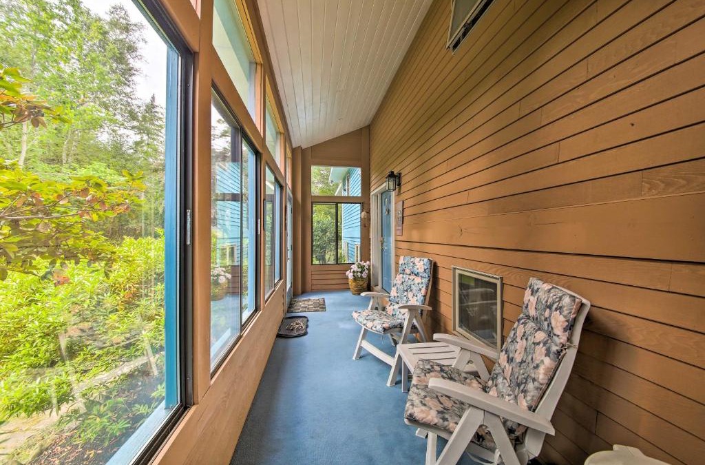 Orrs Island House | Charming Retreat with Deck about 4 Mi From Casco Bay!