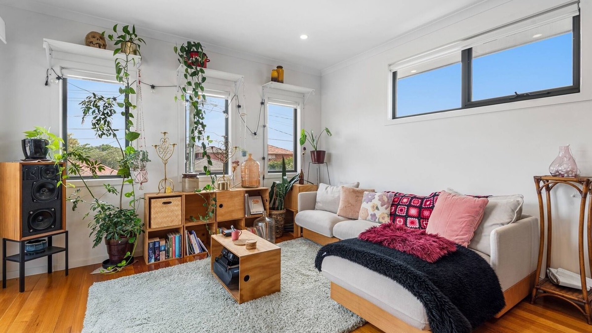 Brunswick North House | Charming Retro Townhouse in Vibrant Coburg