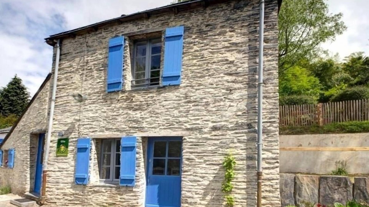 Moisdon-la-Riviere Cottage | Charming Riverside Cottage with Authentic Decor, Private Garden, and Fishing Amenities