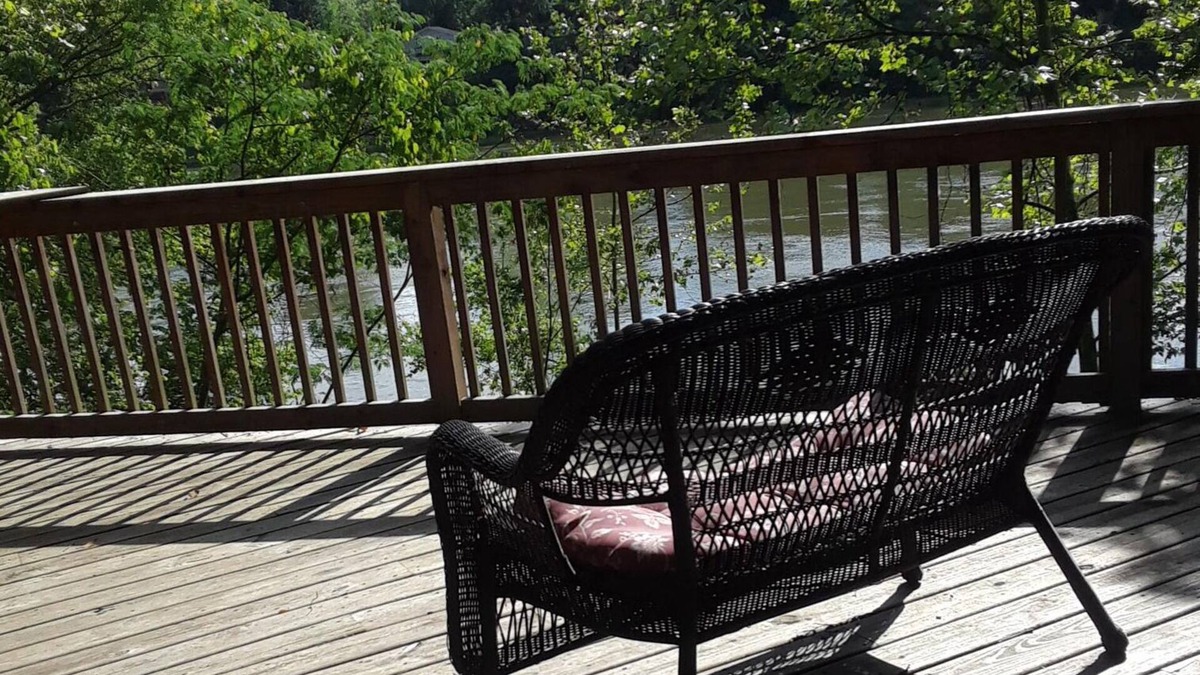 Pennington Bend Cottage | CHARMING RIVER COTTAGE NEAR GRAND OLE OPRY & DOWNTOWN
