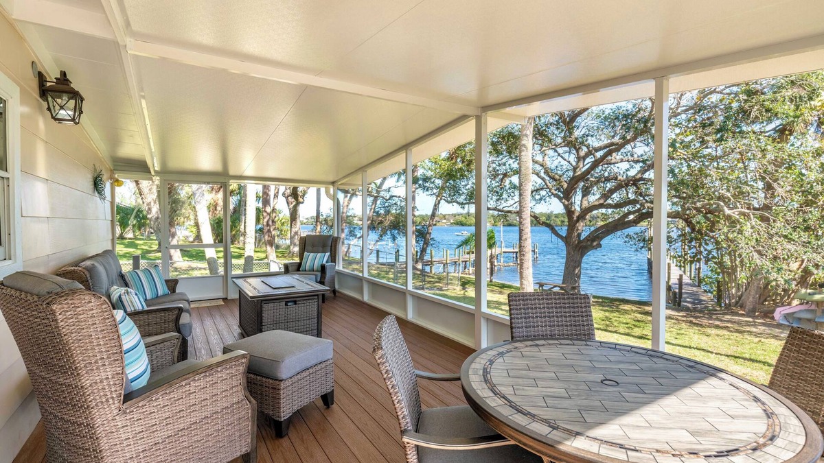 Sebastian Cottage | Charming Riverfront 2/2 Cottage with Private Docks, Wifi, Cable, and A/C