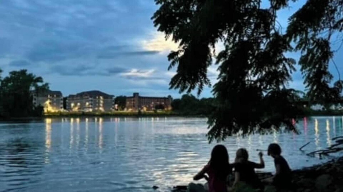 Newtonville House | Charming Riverfront Mansion: The Powers Housenn