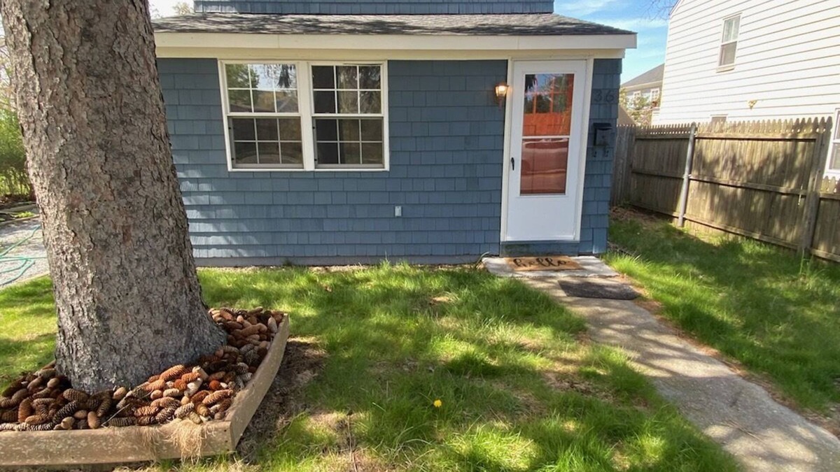Riverhead House | Charming Riverhead home with large outdoor patio & backyard firepit