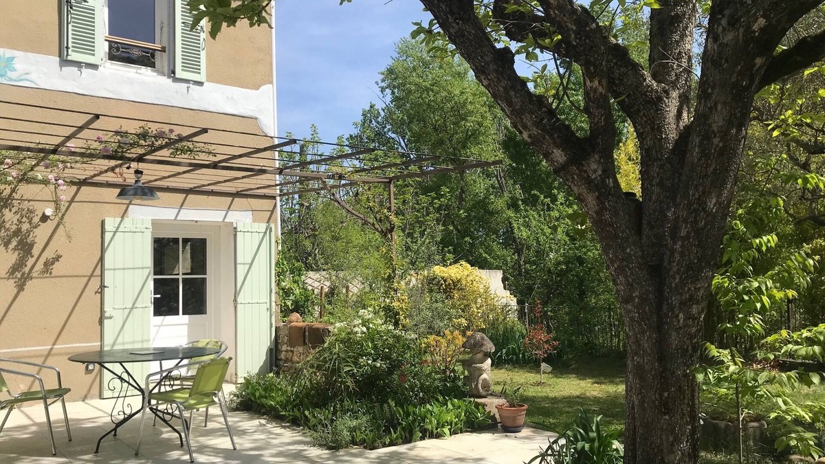 Roaix House | Charming riverside house