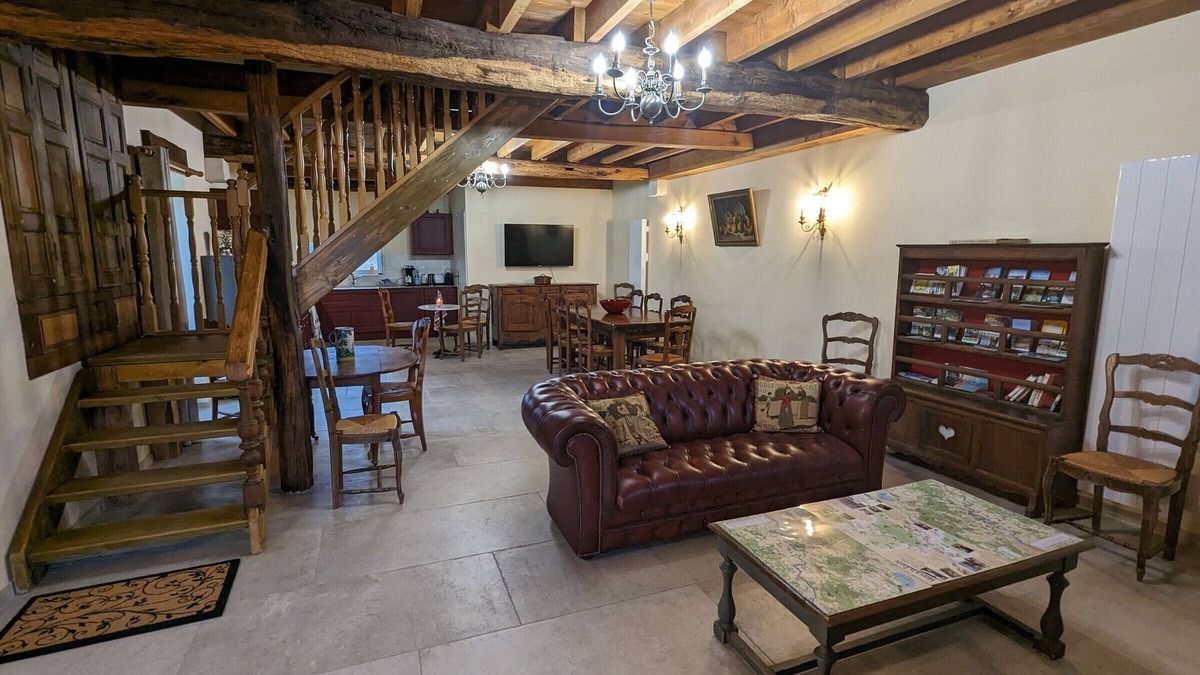Sigloy Cottage | Charming Riverside Retreat, Near Loire's Treasures, Perfect for Families & Horse Lovers