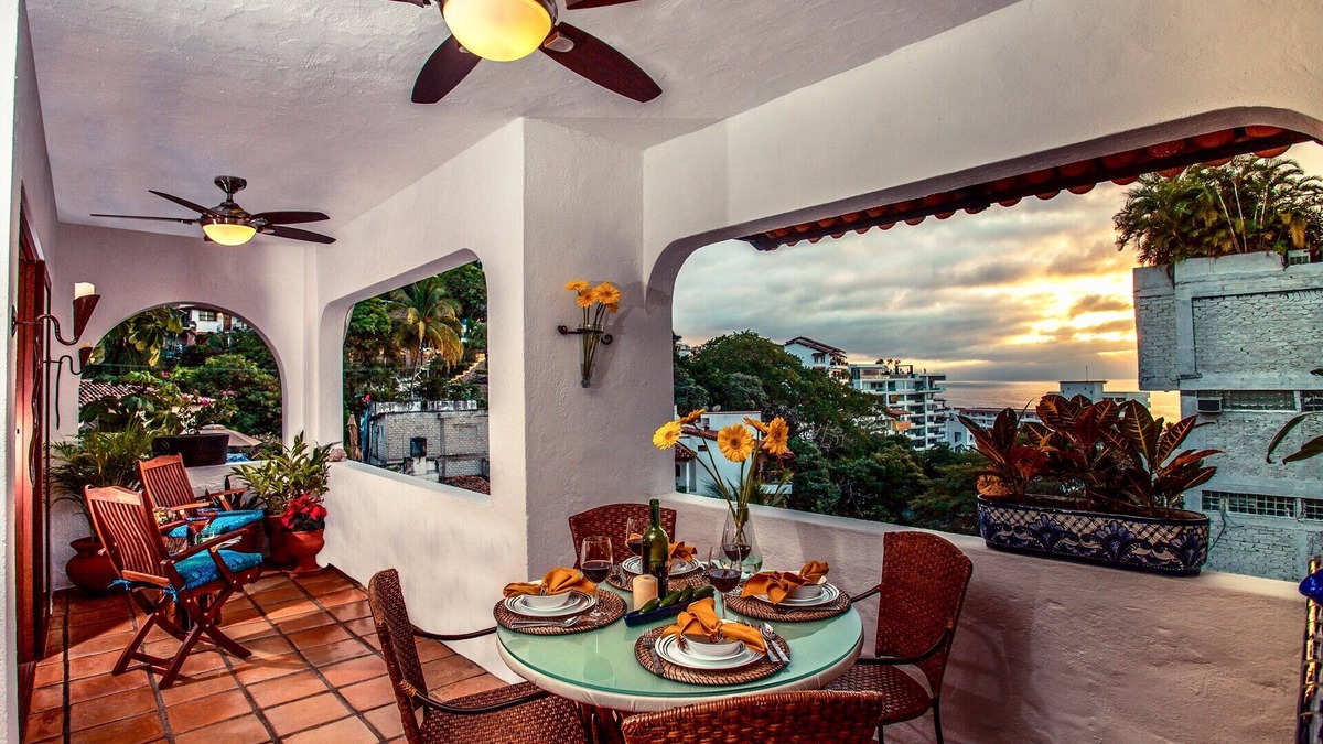 Romantic Zone Condo | Charming Romantica Zone condo-ocean and mountain views-minutes from the beach!