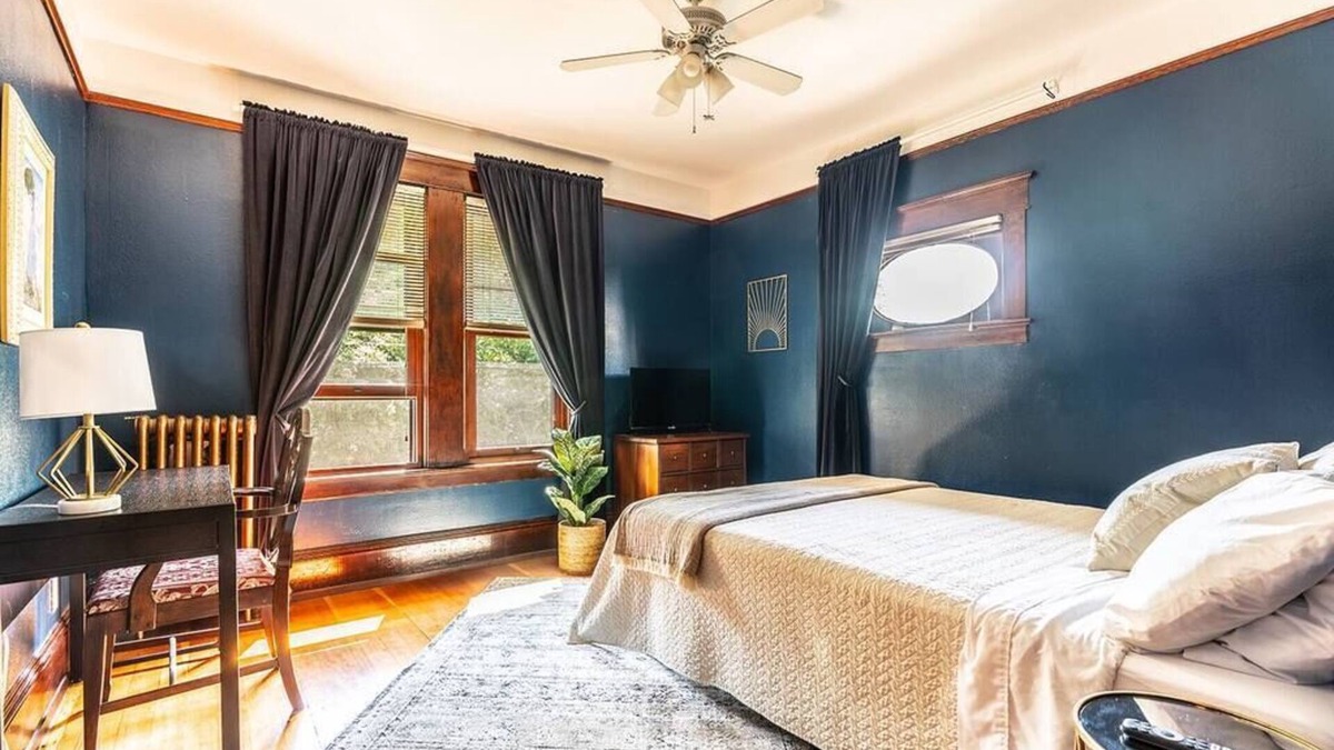 Broadway Hotel | Charming Room in Historic BnB with Parking - Rm 5