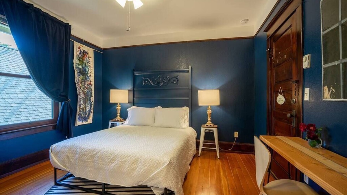 Broadway Hotel | Charming Room in Victorian BnB Parking Avail - Rm3